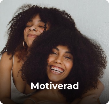 Kvinnor nära varandra som delar energi och driv – en visuell tolkning av Gofrendlys värde Motiverad.