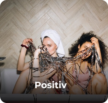 Grupp kvinnor som firar tillsammans – en positiv och energifylld bild som speglar nya början och Gofrendlys värde Positiv.